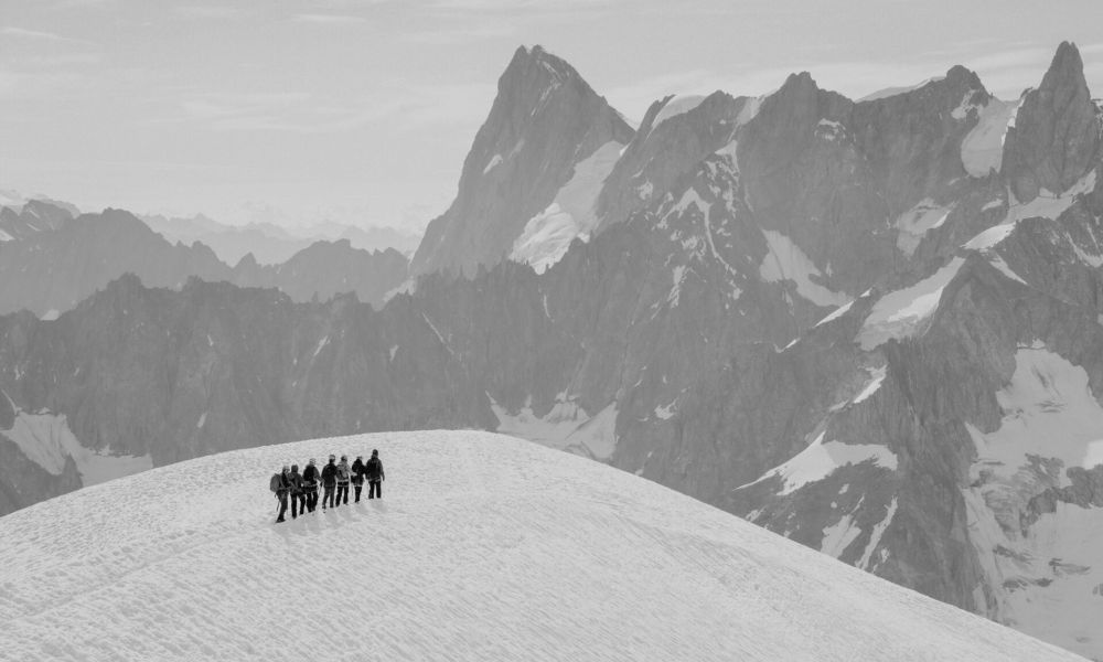 Glacier hike on Vallee Blanche with corporate team activity by Chamex events.